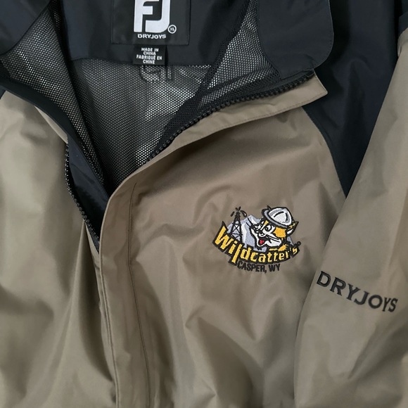 FootJoy Golf 3 Piece DryJoy Rain Jacket/ Pants and
Shirt Set - Picture 10 of 14